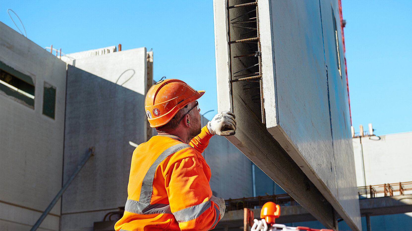 Einbau der Hohlwände auf der Baustelle