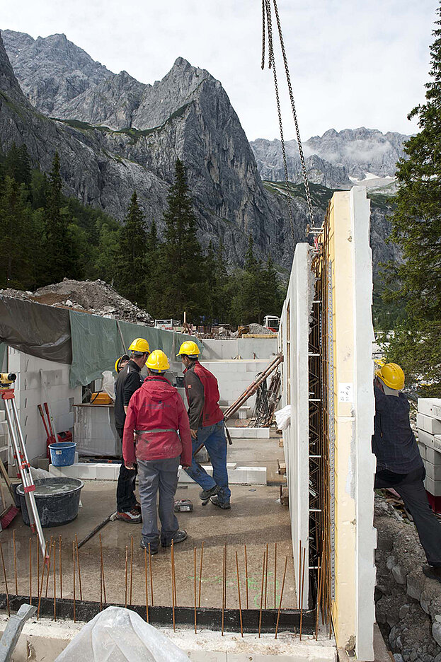 Referenz Schöck Isolink® für Betonfassaden: Höllentalangerhütte