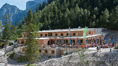 Höllentalangerhütte im fertigen Zustand (August 2015) [Bildquelle: Schöck Bauteile GmbH]