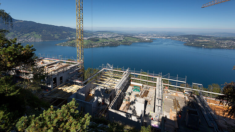 Ein Ausblick, wie man ihn nur selten zu sehen bekommt: Die Lakeview Residences auf dem Bürgenstock werden Mitte 2017 ihren Mietern übergeben.